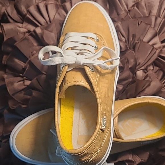 Shoes - Picture 4 of 5